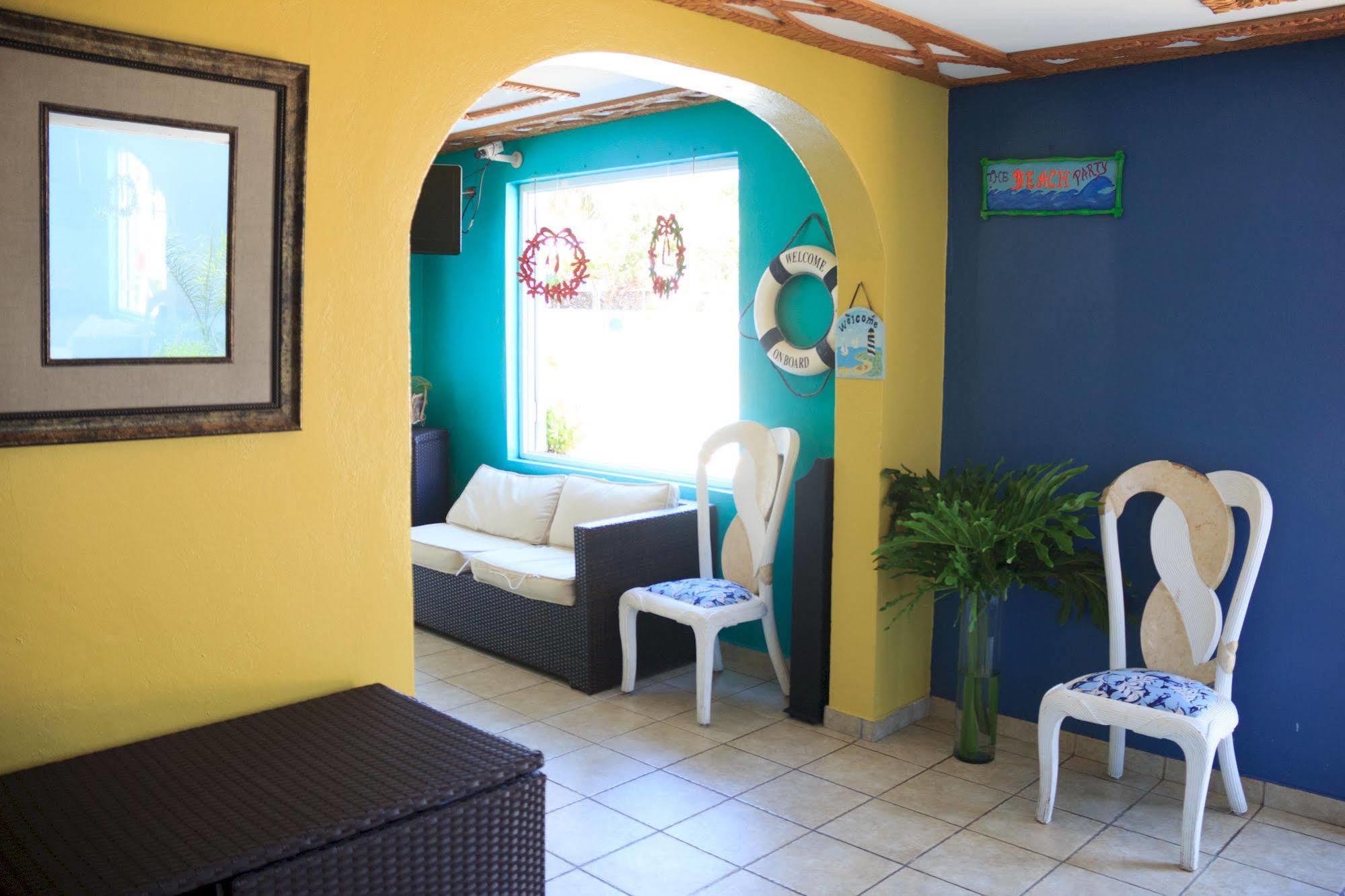 The Beach Guesthouse Pinones Exterior photo